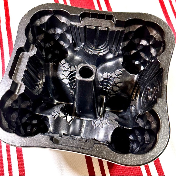 NORDIC WARE FAIRYTALE COTTAGE 10-CUP BUNDT PAN—HEAVY CAST ALUMINUM Made in USA - Picture 5 of 10